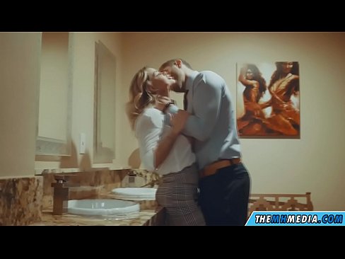 ❤️ ווען אַ באַסטי בלאָנדע סידוס איר אין אַ ציבור אָפּטריט האָמעמאַדע פּאָרן אין פּאָרן yi.dreamlandpassionjourney.ru ﹏